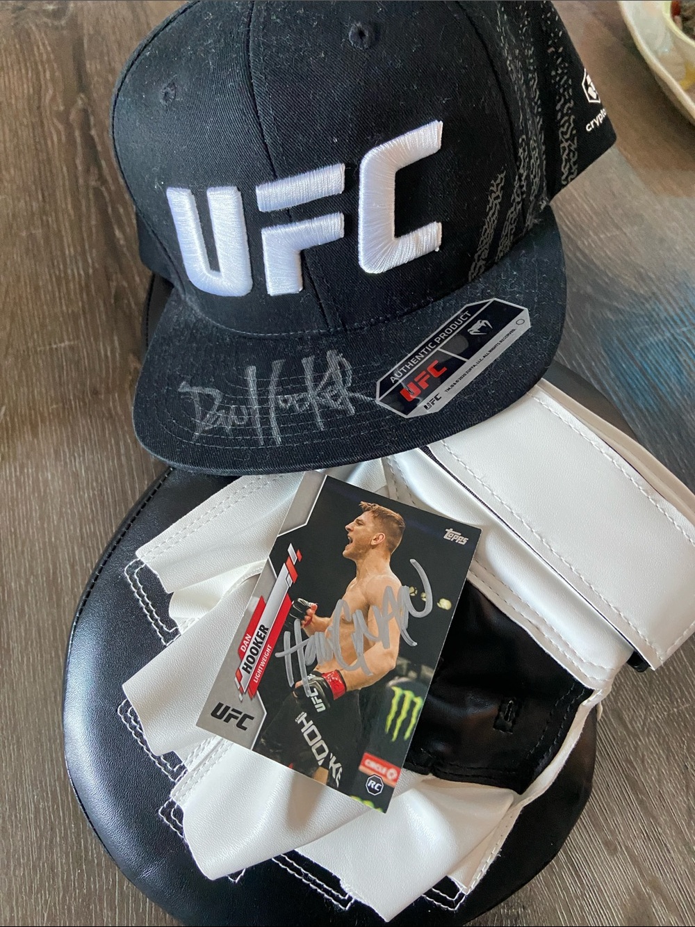 UFC Dan Hooker Signed Cap and 2 Cards. Authentic signature.